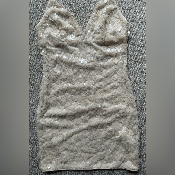 Forever21 Beautiful Cocktail Dress Shell Sequence. Size Medium - Picture 3 of 6